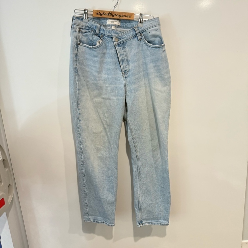 Abercrombie & Fitch The Dad High Rise Criss Cross Waist Curve Love Jean - Picture 6 of 9